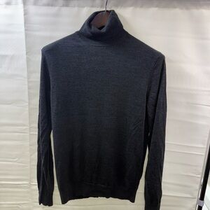 Uniqlo Men’s 100% Wool Turtleneck Sweater M Charcoal Gray Classic Minimalist